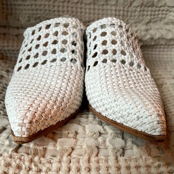 Jeffrey Campbell Leone Woven Leather Slip On Pointed Toe Mules in White - Picture 5 of 6